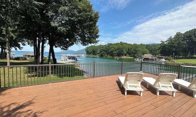 Penhook House | A PERFECT LOCATION! Sloping lot, mountain view, and great cove!