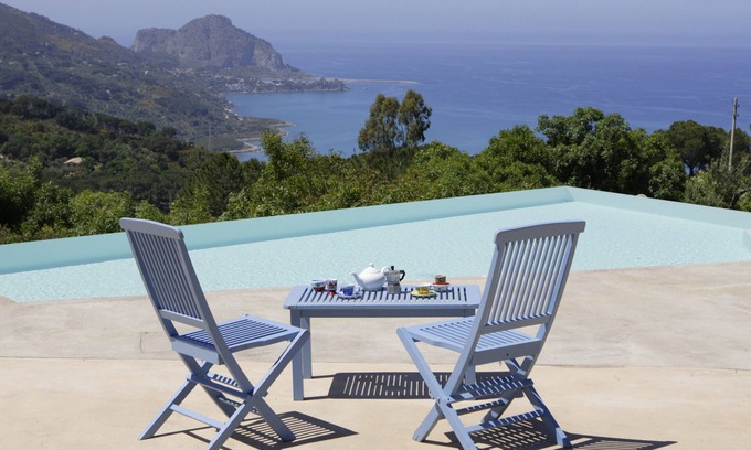 Cefalu Villa | A perfect place to relax in the countryside with sea views and organic garden