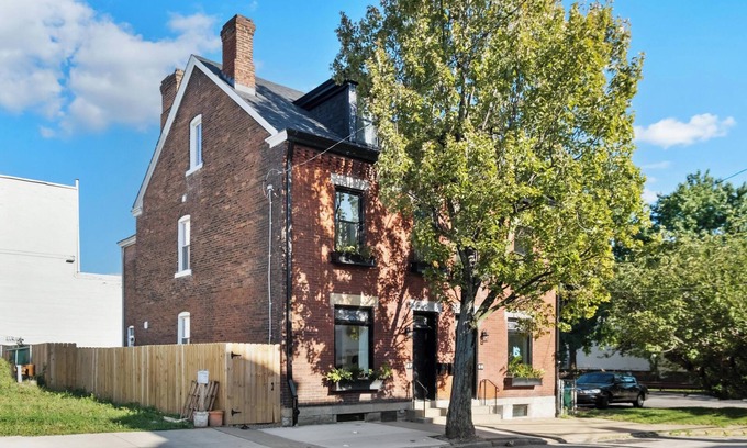 South Side House | A Perfect South Side Getaway