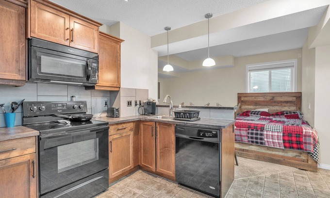 Southeast Calgary House | A pet friendly quiet neighbourhood! Great for safe quiet trips!