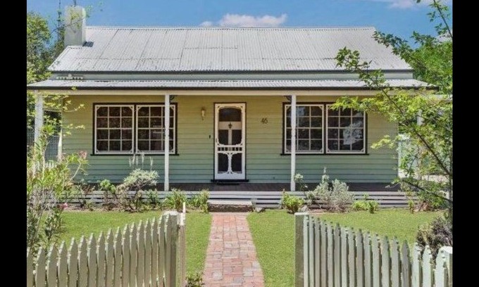 Echuca House | A petfriendly taste of yesteryear 1.1 k from city centre.