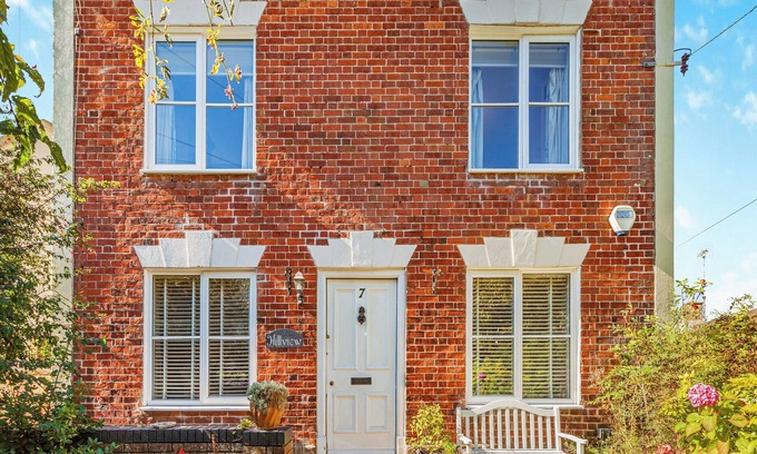 North Nibley Cottage | A picture perfect cottage for eight guests.