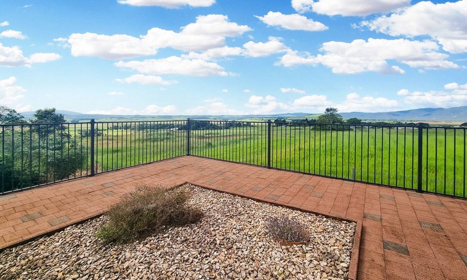 Atherton House | A picturesque 3 bedroom house with splendid views