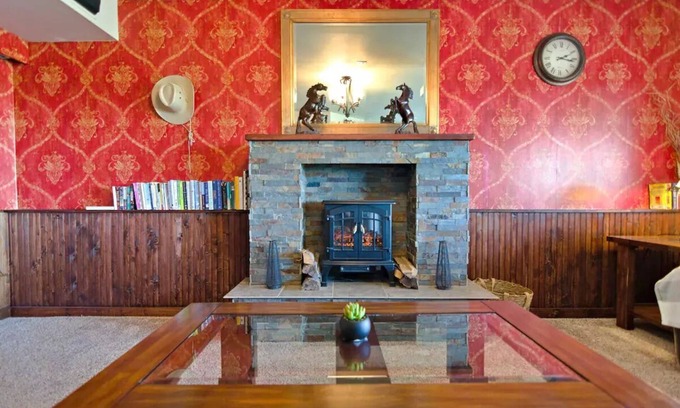 Cochrane House | A place full of character and charm-Gateway to Canadian Rockies