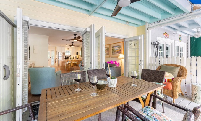 Bahama Village Condo | A Place In Paradise by AvantStay | Key West Walkable w/Shared Pool