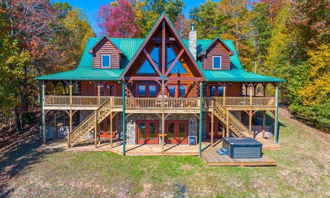 Grassy Creek Cabin | A Place to Bring Everyone Together | Fraser Creek Lodge | Hot Tub & Pool Table