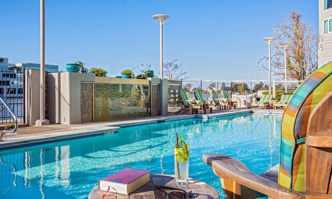 Redwood Shores House | A Place To Reconnect! Pet-friendly Property w/Onsite Pool