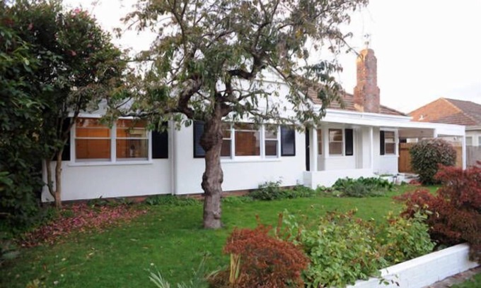 Newington House | A Place To Stay - 10 Smith St