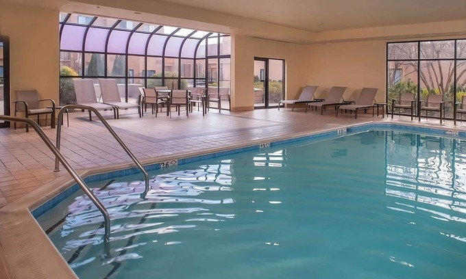 Columbia Hotel | A Place You'll Surely Enjoy! 3 Posh Units, w/Pool, Near Hyper Kidz!