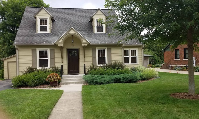 Sun Prairie House | A Pleasant Retreat- No Cleaning Fee & New Discounts