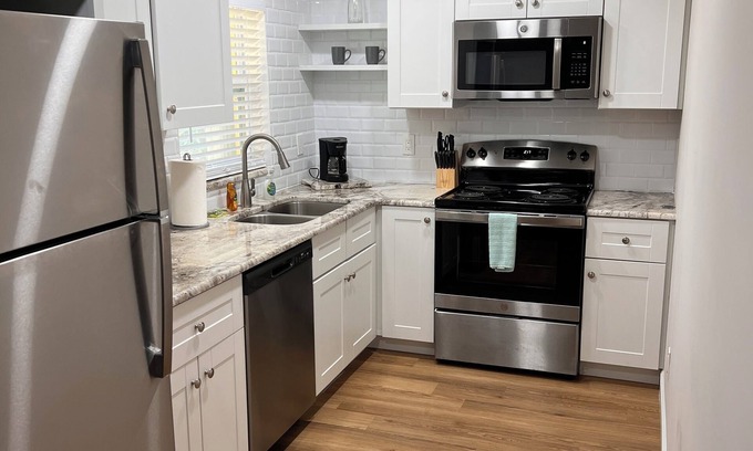 Vero Beach Apartment | A Pleasant Surprise - near shops restaurants and beach