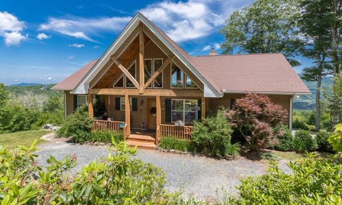 Banner Elk House | A Point Of View - 30 mile views, hot tub, pool table, close to downtown Banner Elk