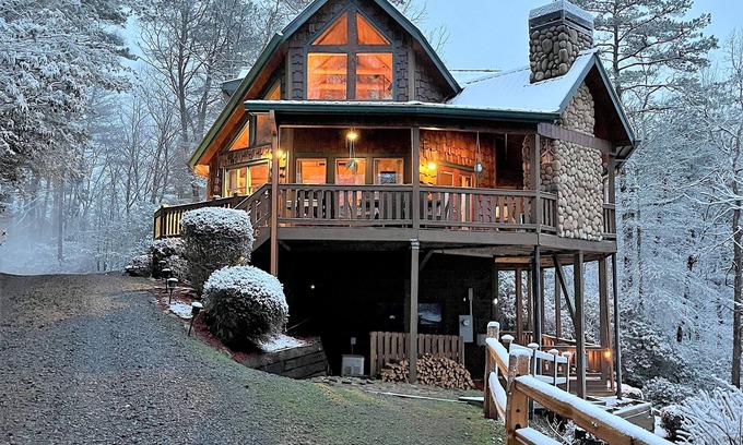 Foxfire Estates Cabin | "A Point of View" - Cozy Cabin. Long Range View. All paved roads.
