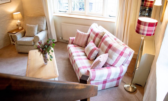 Allerford Cottage | A Pretty detached Cottage within the Pack horse grounds.