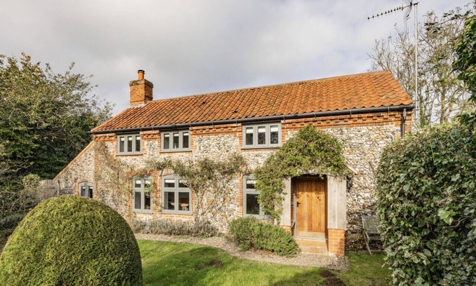 Field Dalling House | A Pretty Norfolk Cottage