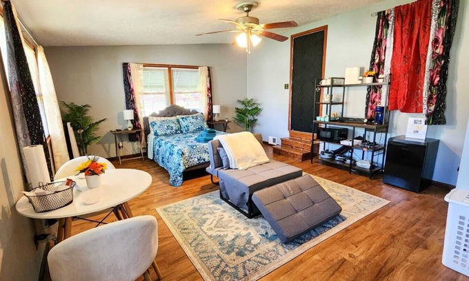 Buechel Apartment | A private cozy studio