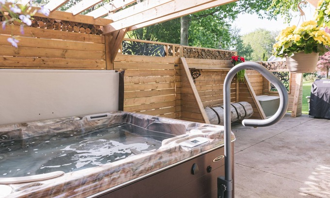 Town of Essex House | A Private Guest House on the Wine Route with King Bed, Hot Tub, Fire Pit, & BBQ