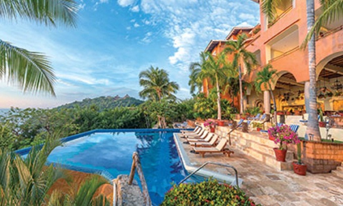 Almacen Resort | A private peninsula in Zihuatanejo Bay!