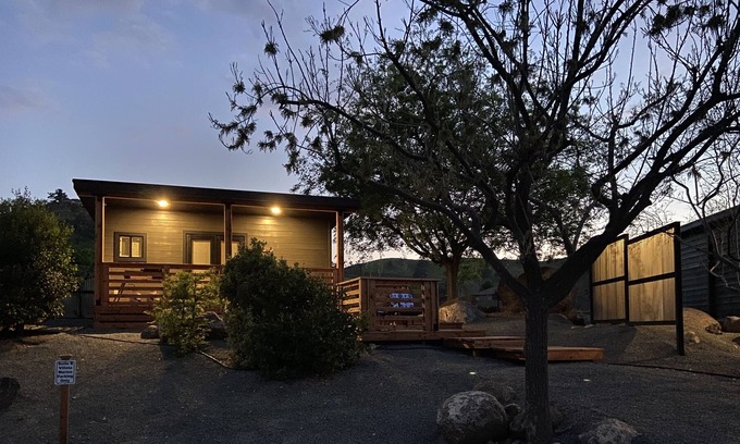 Springville Cabin | A Quaint Cabin for Two