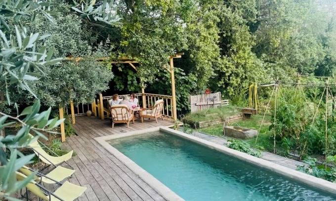 Saint-Etienne-du-Gres Cabin | A quiet natural setting, a comfortable 60M2 apartment with swimming pool & bbq.
