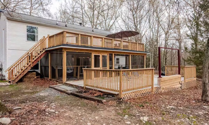 Cresco House | A Quiet,peaceful retreat in the woods, yet close to top attractions and shopping