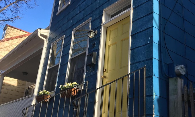 Historic District House | A Quiet Retreat just steps from Naval Academy and all the Downtown Fun!