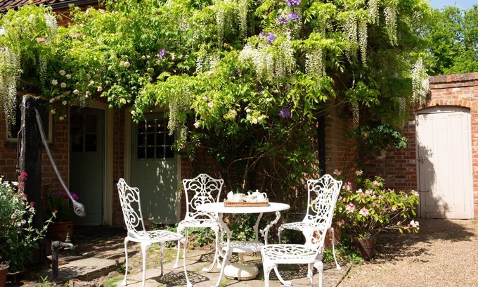 Saxmundham Cottage | A quirky character cottage in a Nature Reserve - Cissys Cottage