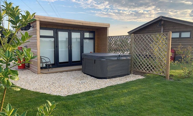 Goole Cottage | A quirky pod with one double and shower room.