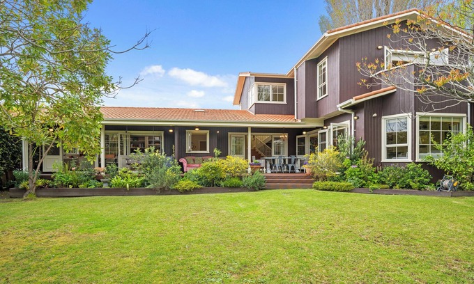 Manly House | A Ray of Sunshine - Manly Holiday Home