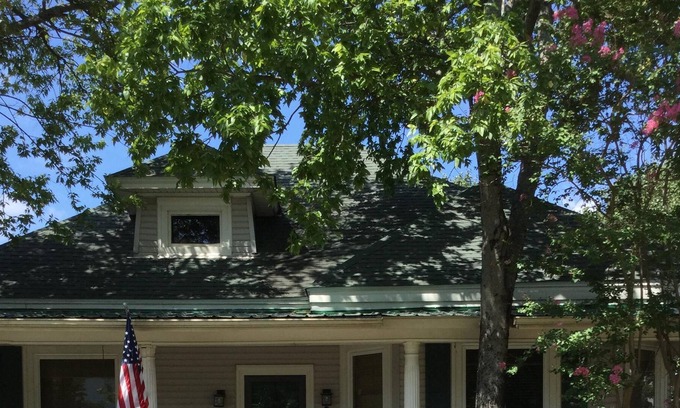 Sulphur House | A Real Charmer 3 bed 2 bath close to the Chickasaw National Recreation Area
