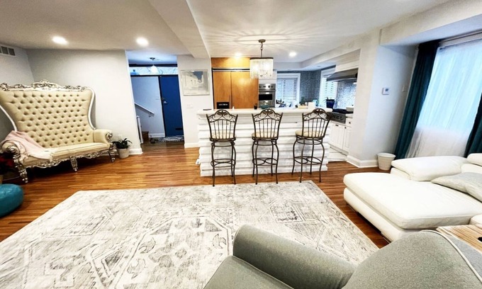 Washington Square West House | A Regal Retreat- Exclusive Parking Prime Local