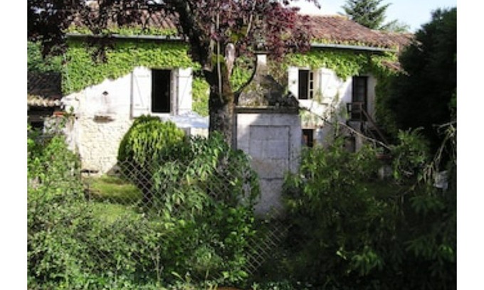 Champagne-et-Fontaine House | A rejuvenating stay in a quiet, rustically charming gîte