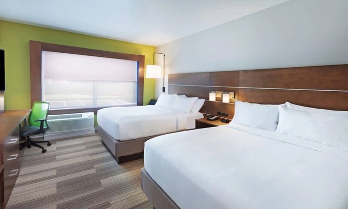 Chanute House | A Relaxing and Fun Escape! Perfect for Family