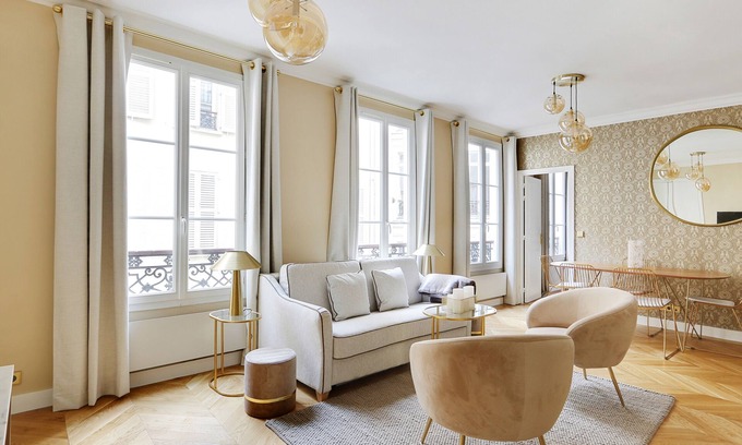 Madeleine Apartment | A Remarkable 2-BR/2BA in Opéra- Saint-Lazare