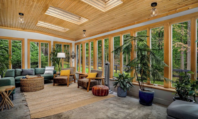 Bakerton House | A Retreat Bordering NATIONAL PARK land 1 mi to C&O and 2 mi to Harpers Ferry!