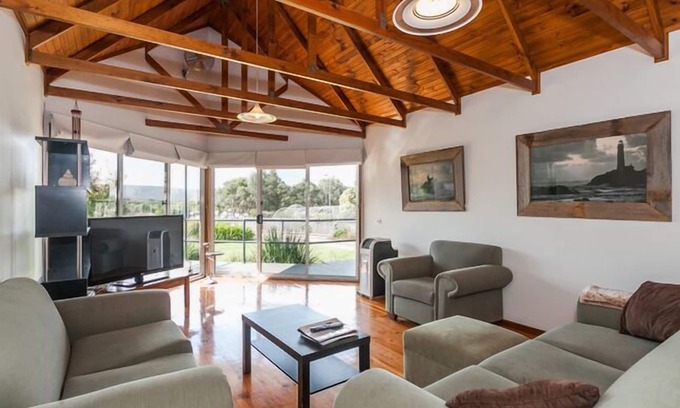 Aireys Inlet House | A RIVER BED COTTAGE - Relax and unwind in this spacious cottage by the river