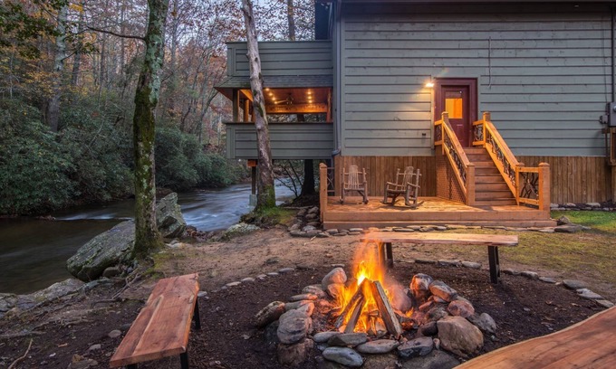 Helen Cabin | A River Runs Thru It - Elegant Riverfront Cabin on the Chattahoochee River