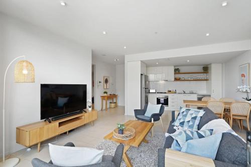 Footscray Apartment | A River-side 2bdm Footscray Oasis + Parking