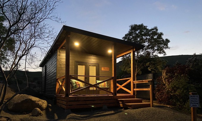 Springville Cabin | A Romantic Couple's Getaway