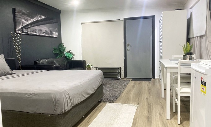 Shepparton South Bed & Breakfast | A room designed with a motel concept in a residential area.