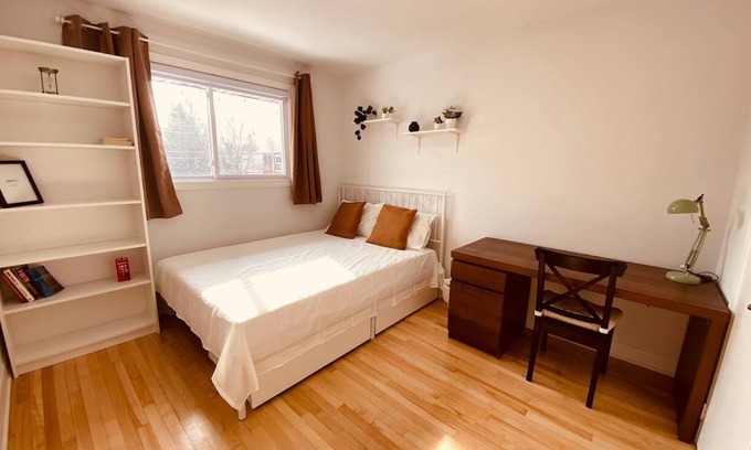 Ottawa Division House | A Room near Ottawa Downtown