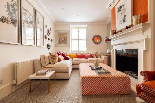 Royal Borough of Kensington and Chelsea Apartment | A Royal Residence – Stylish 2 Bedroom in Kensington