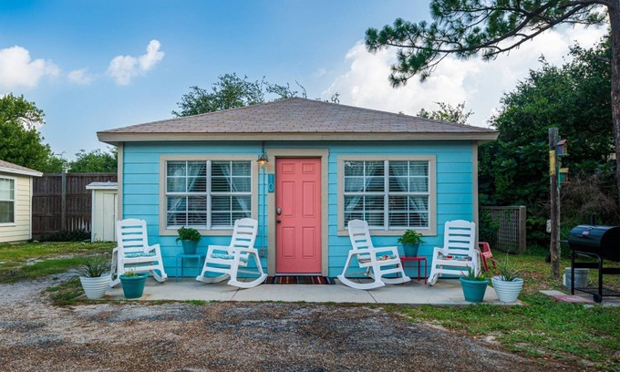 Fulton House | A Salty Texan - Sun Harbor Cottage 10 | Pool, Pier