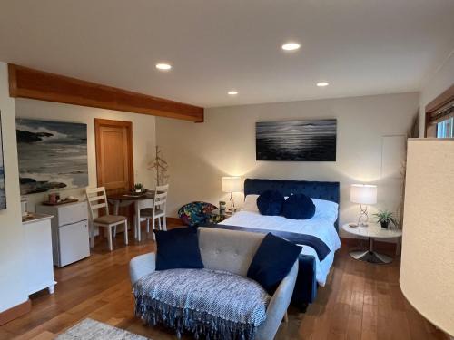 Regional District of Nanaimo House | A Seaside Summer Paradise