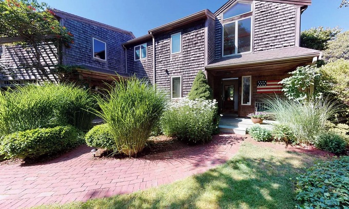 North Truro House | A secluded 4 BR/3 Bath sanctuary surrounded by trees w/large private pool