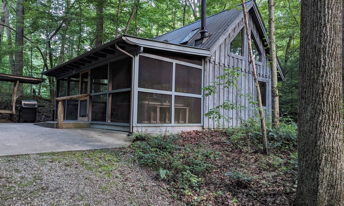 Rockbridge Cabin | A secluded couples retreat set in a mature forest in the beautiful Hocking Hills