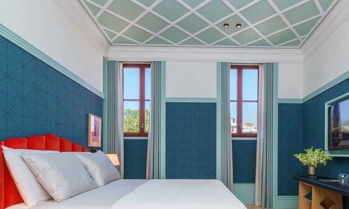 Centro / Baixa Hotel | A short drive away from Ingleses Beach! Comfortable City View Unit! Pool Access!