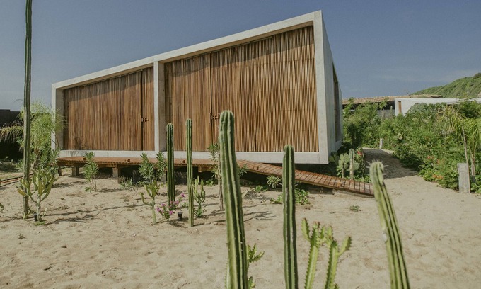 Puerto Escondido House | A sophisticated atmosphere on a virgin beach.