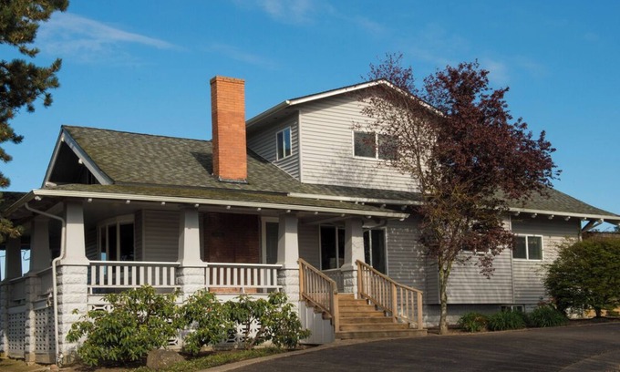 Dayton Other | A spacious 5 bedroom Farmhouse Vineyard Retreat