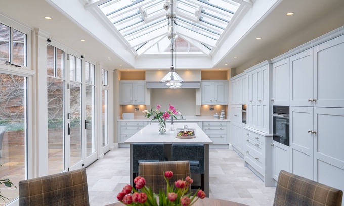 Chichester House | A spacious and grand Georgian house for 8 in central Chichester with parking.